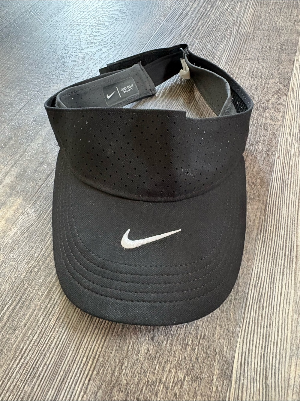 Nike Black Men's or women’s unisex Athletic Visor with White Swoosh